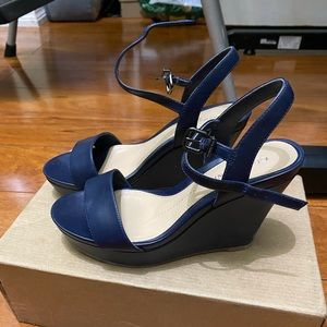 Gianni Bini Navy Blue Wedges Size 6.5